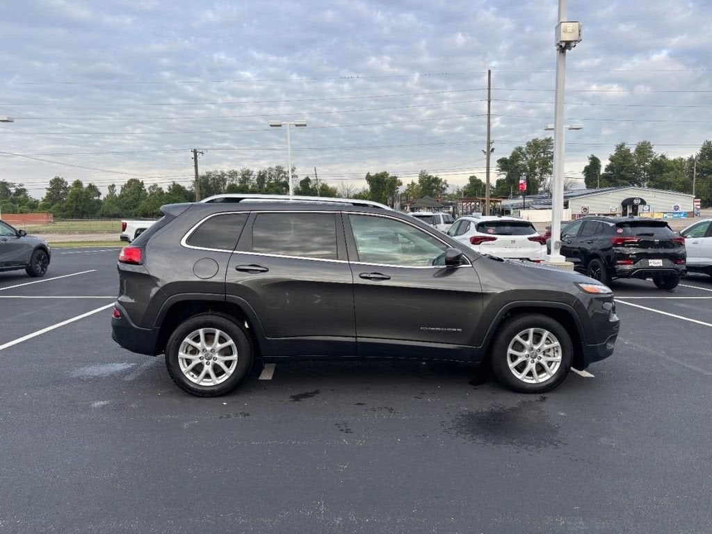 Used 2017 Jeep Cherokee Latitude with VIN 1C4PJLCS7HW641472 for sale in Columbia, IL