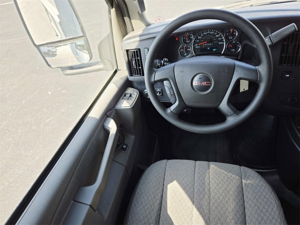 2025 GMC Savana Cutaway 3500 1WT