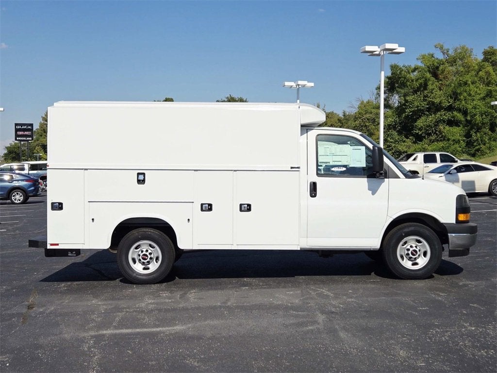 2025 GMC Savana Cutaway 3500 1WT