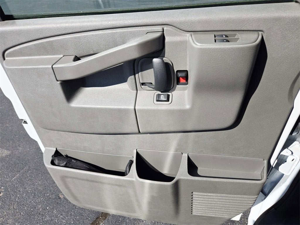 2025 GMC Savana Cutaway 3500 1WT