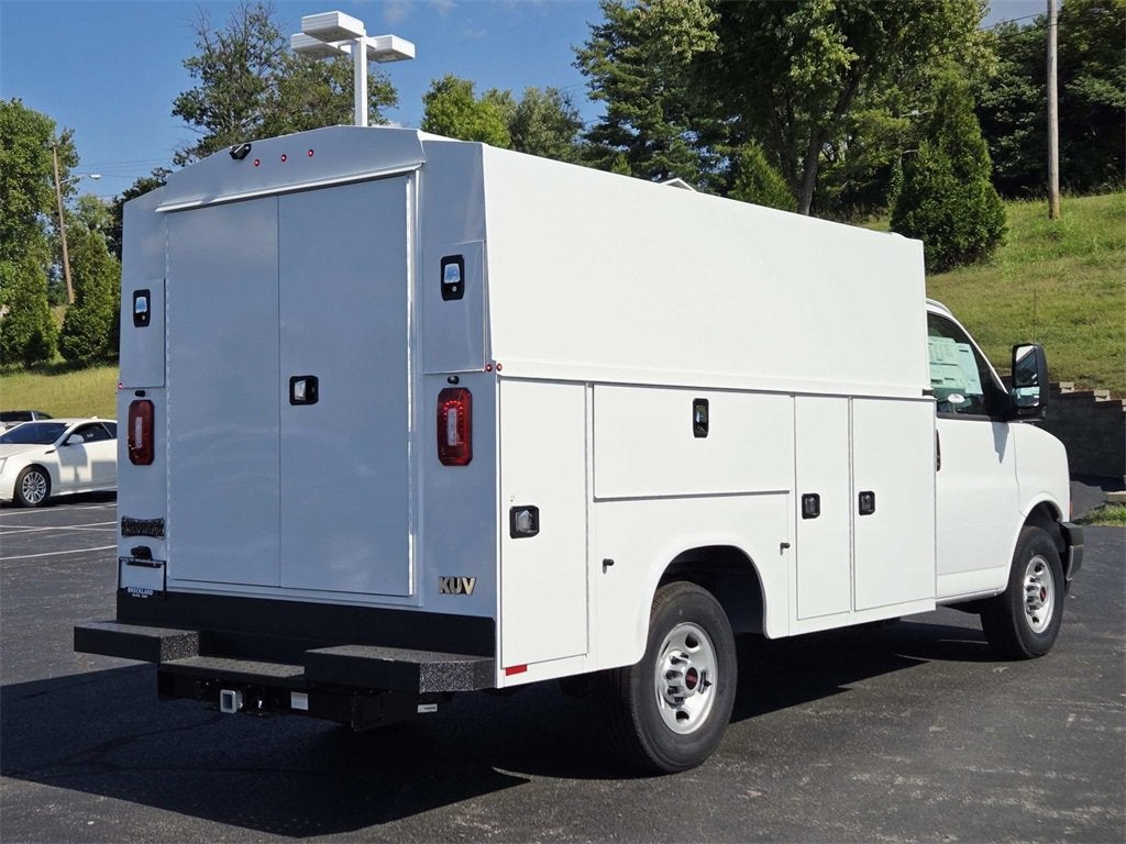 2025 GMC Savana Cutaway 3500 1WT
