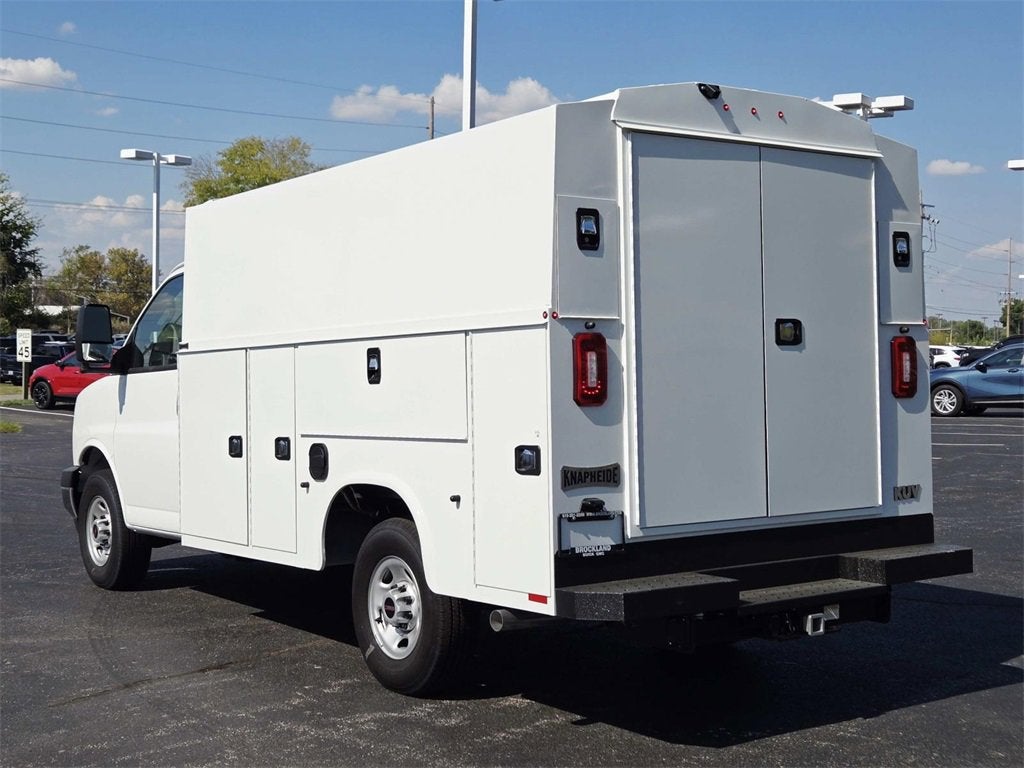 2025 GMC Savana Cutaway 3500 1WT