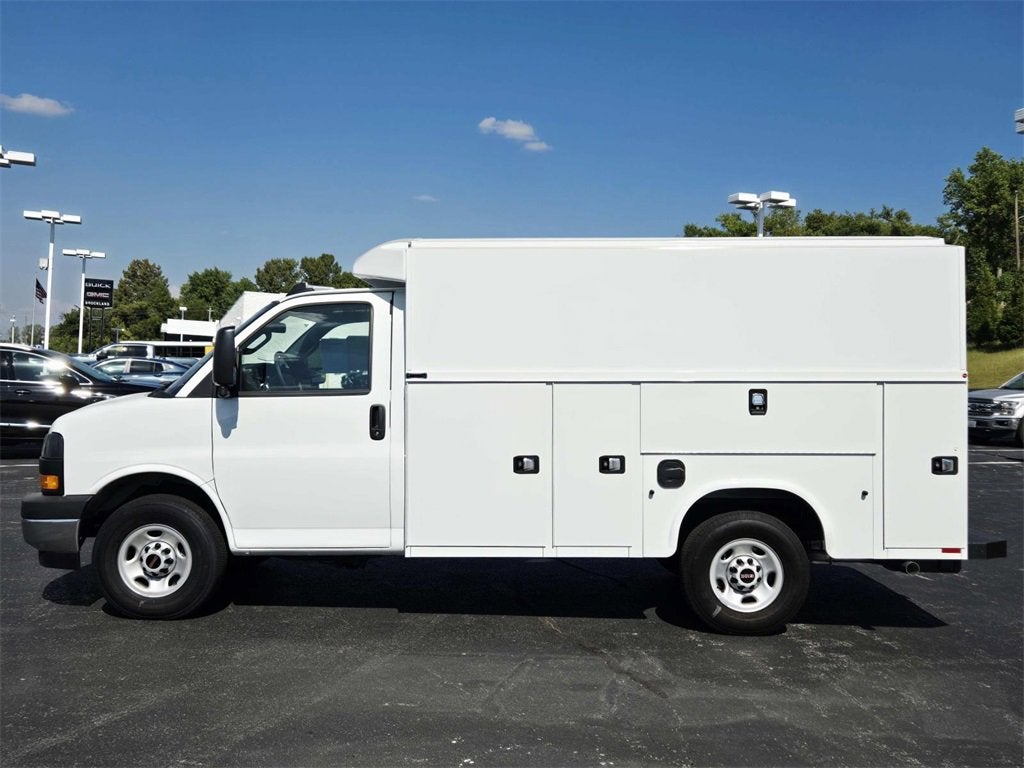 2025 GMC Savana Cutaway 3500 1WT