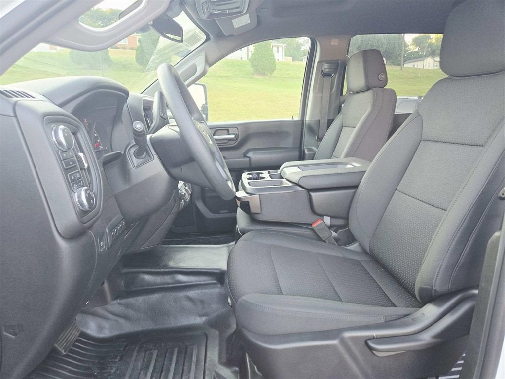 2025 GMC Sierra 3500 HD Chassis Cab Pro