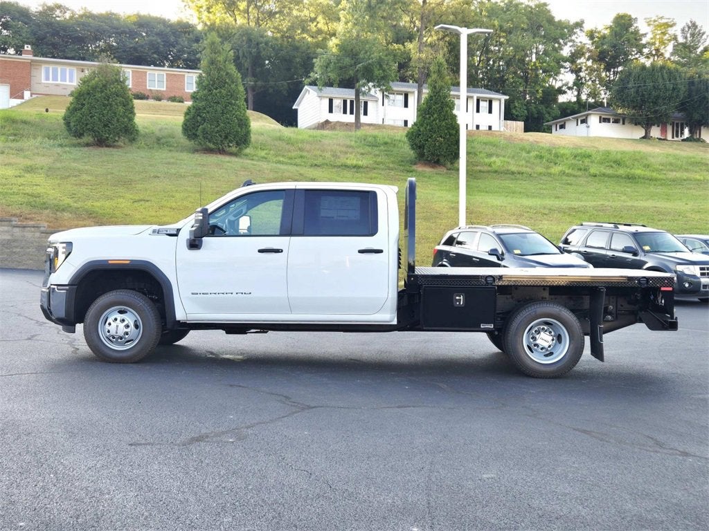 2025 GMC Sierra 3500 HD Chassis Cab Pro