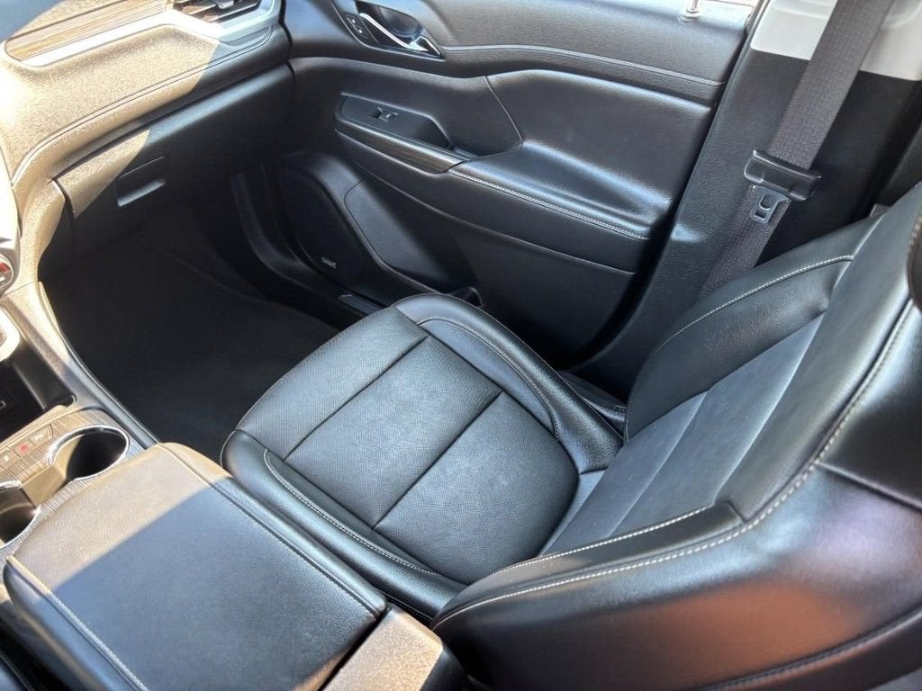 2021 GMC Acadia SLT