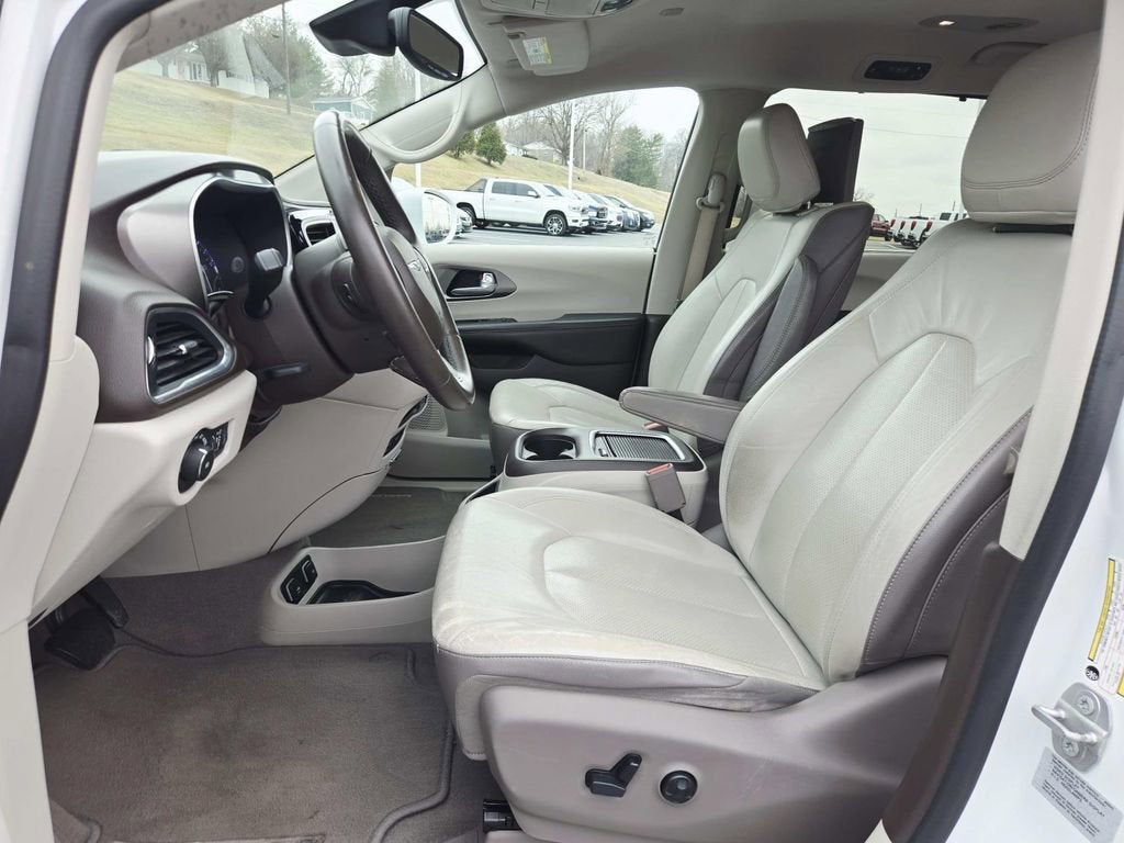 2017 Chrysler Pacifica Touring-L Plus