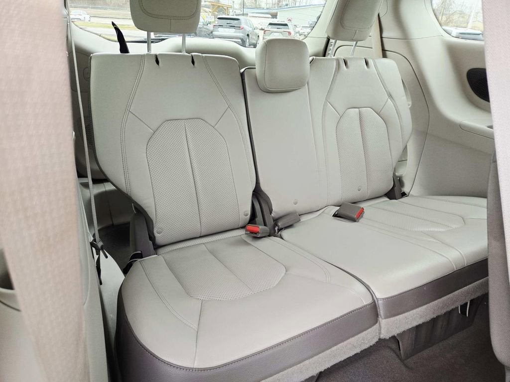 2017 Chrysler Pacifica Touring-L Plus