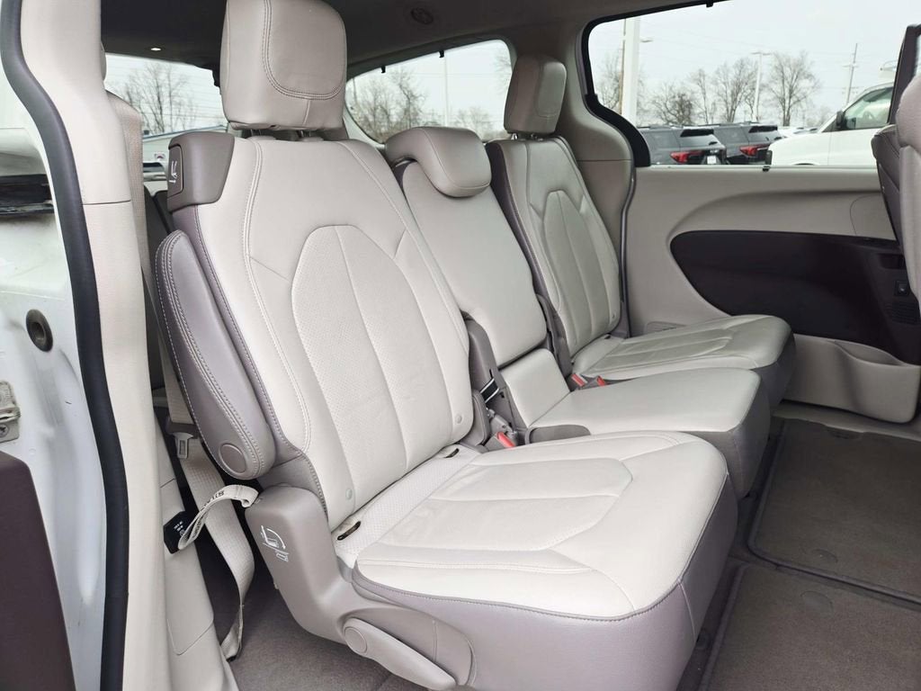 2017 Chrysler Pacifica Touring-L Plus