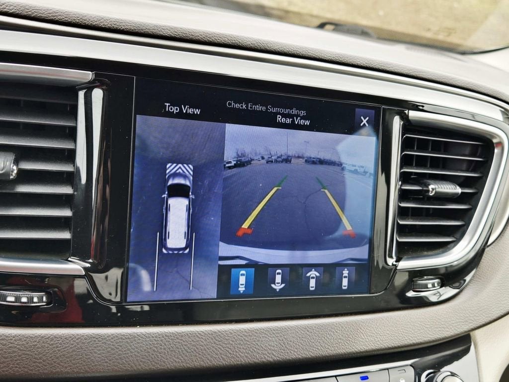 2017 Chrysler Pacifica Touring-L Plus