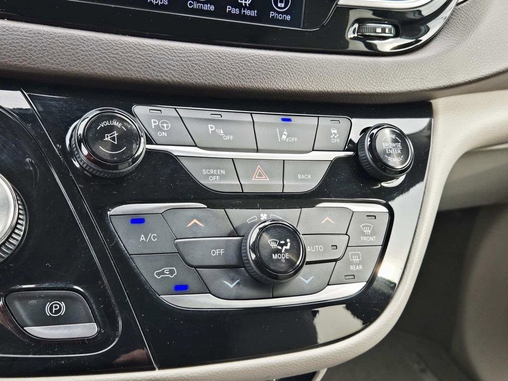 2017 Chrysler Pacifica Touring-L Plus