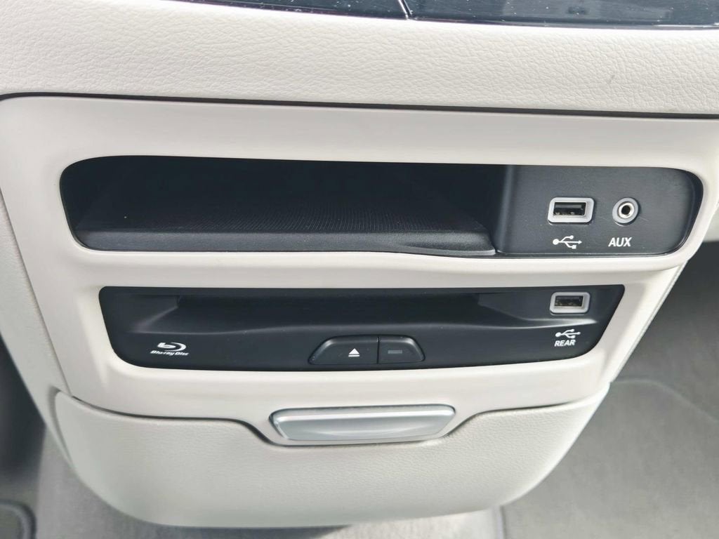 2017 Chrysler Pacifica Touring-L Plus