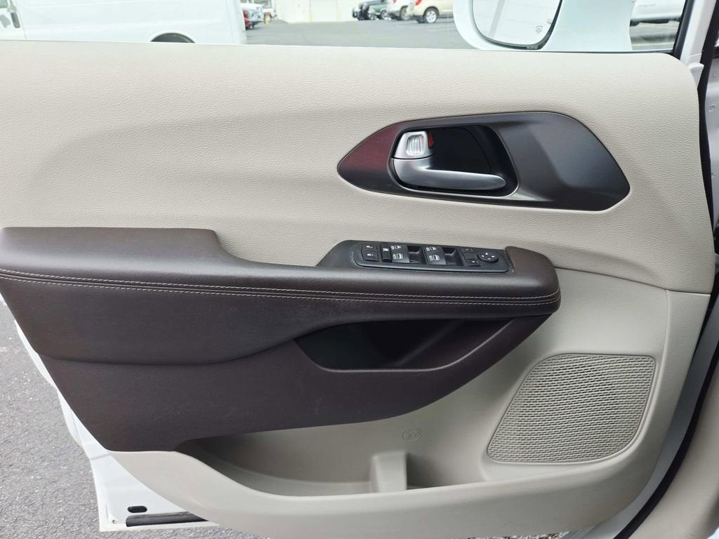 2017 Chrysler Pacifica Touring-L Plus