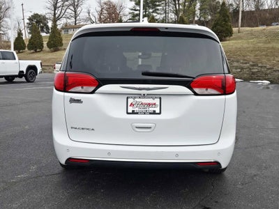 2017 Chrysler Pacifica Touring-L Plus