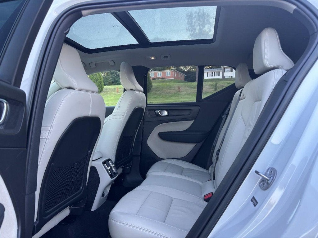 2023 Volvo XC40 Plus - Photo 10