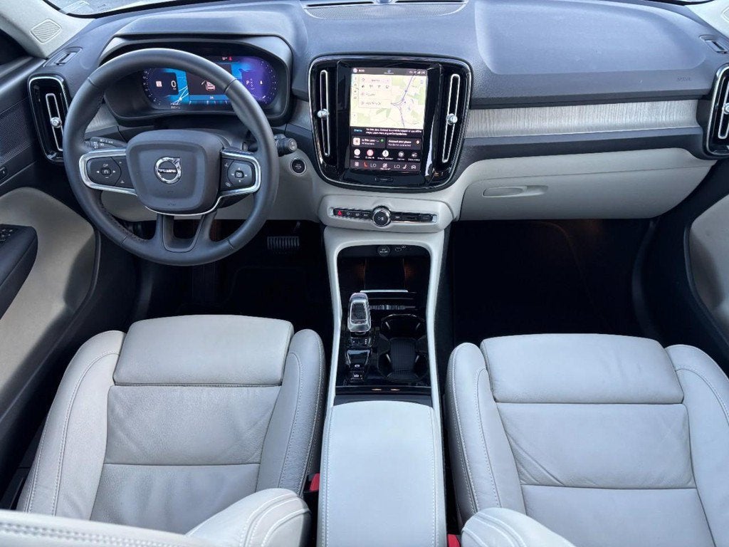 2023 Volvo XC40 Plus - Photo 11