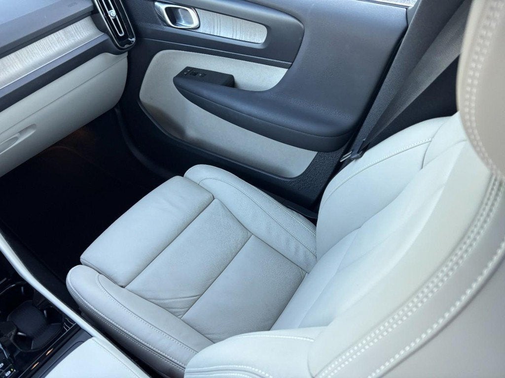 2023 Volvo XC40 Plus - Photo 14