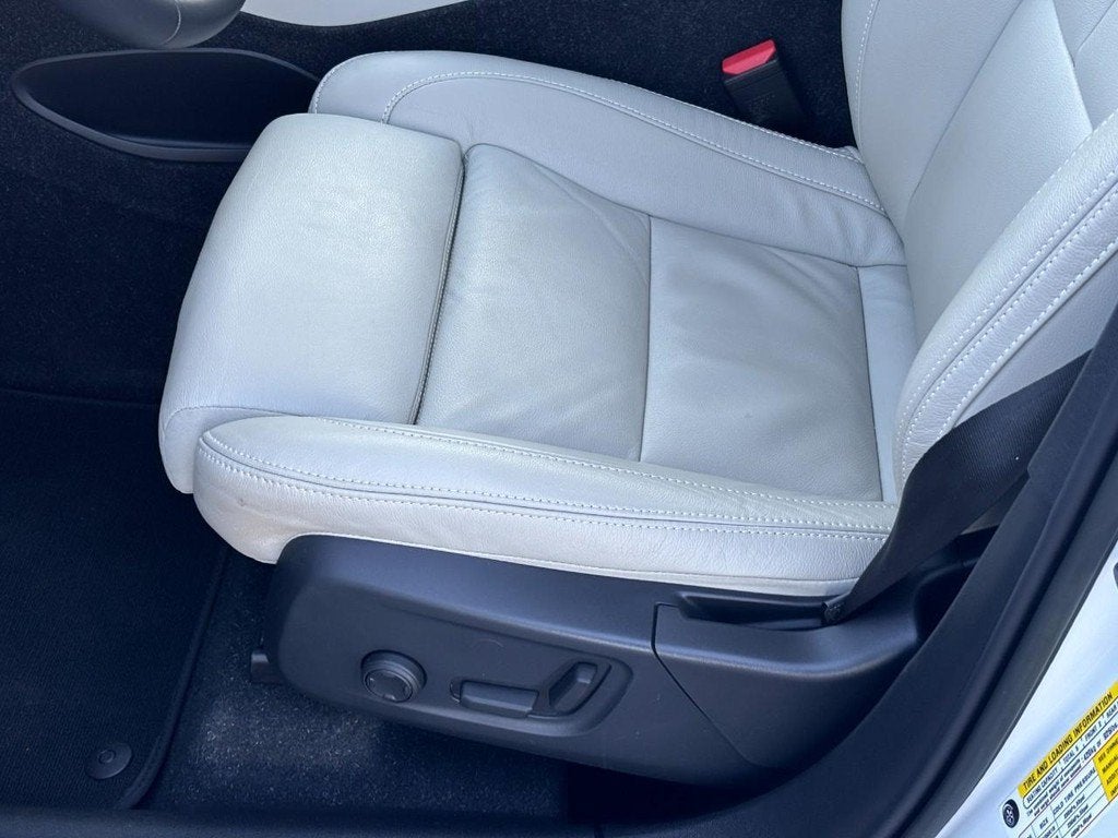2023 Volvo XC40 Plus - Photo 15