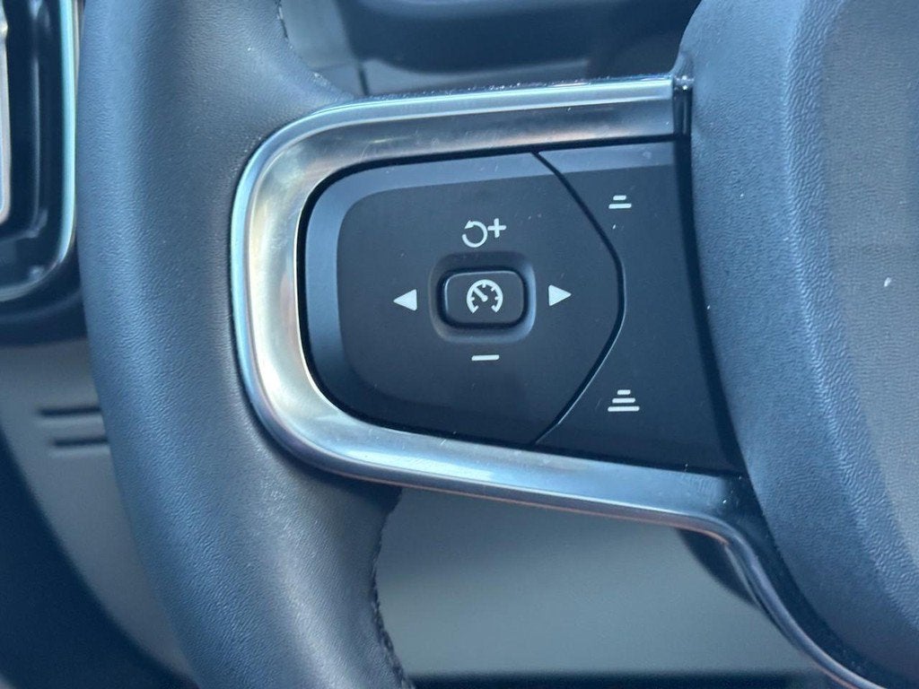2023 Volvo XC40 Plus - Photo 17