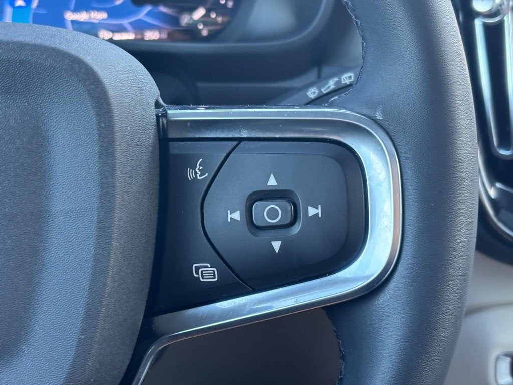 2023 Volvo XC40 Plus - Photo 18