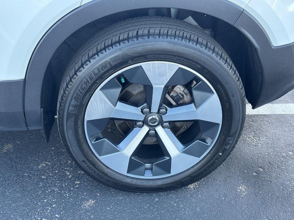 2023 Volvo XC40 Plus - Photo 9